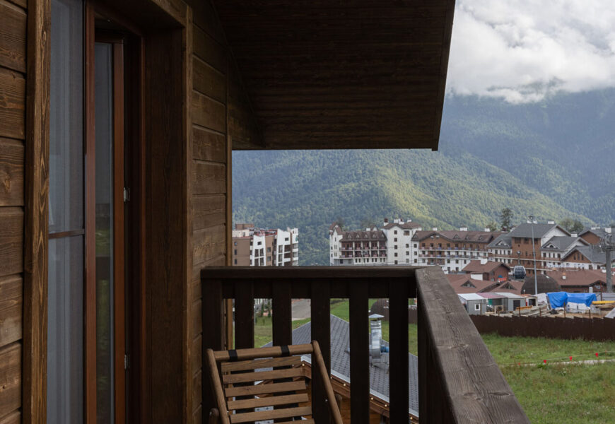 Стандартный номер с балконом и видом на горы